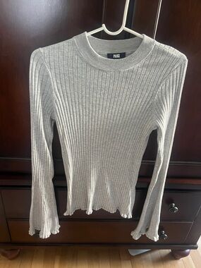 PAIGE Light Gray Ribbed Long-Sleeve Top with Lettuce Hem